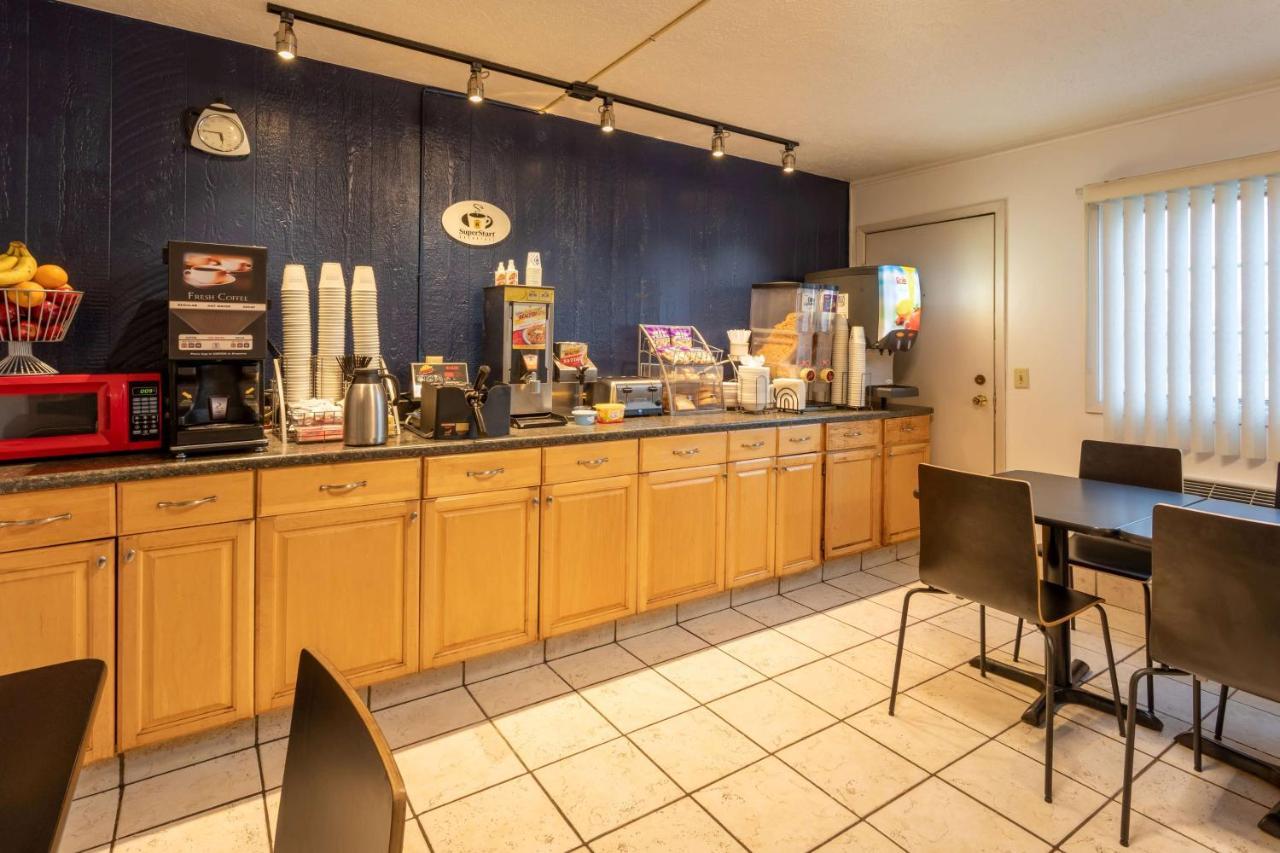 Super 8 By Wyndham Wooster Hotel Exterior photo