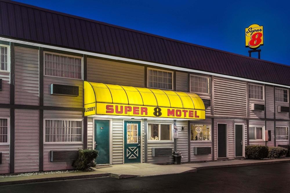 Super 8 By Wyndham Wooster Hotel Exterior photo